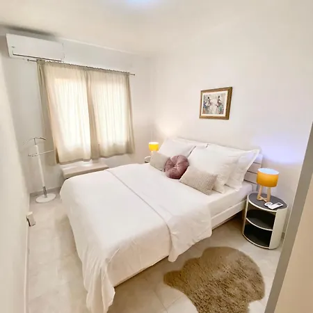 Golden Apartment Split