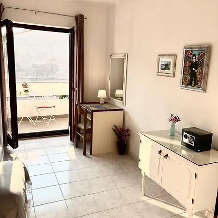 Golden Apartment *