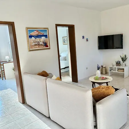 Golden Apartment *