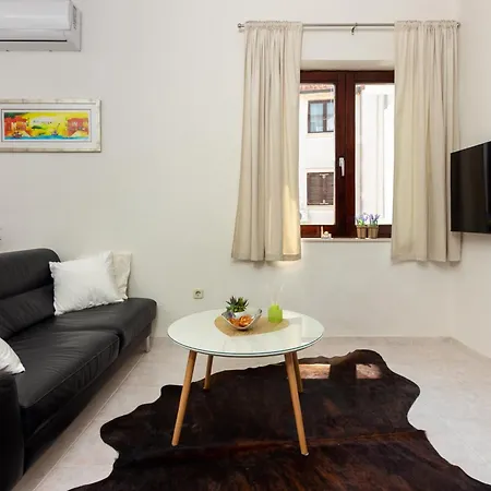 Golden Apartment