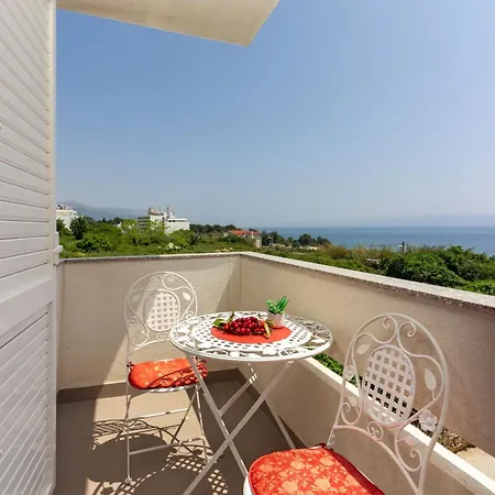 Beach Nest Apartment