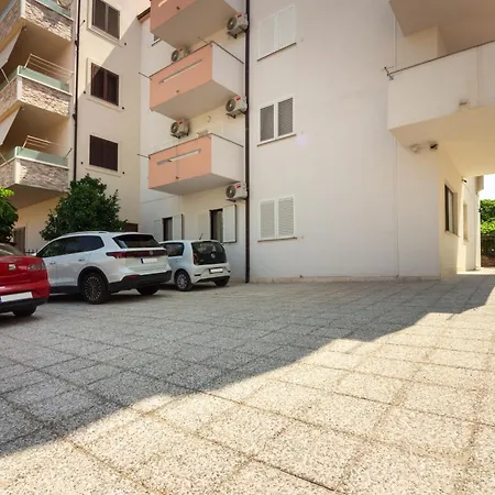 Golden Apartment *