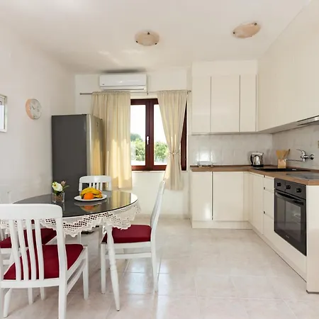 Golden Apartment *