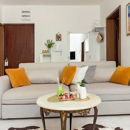 Golden Apartment *