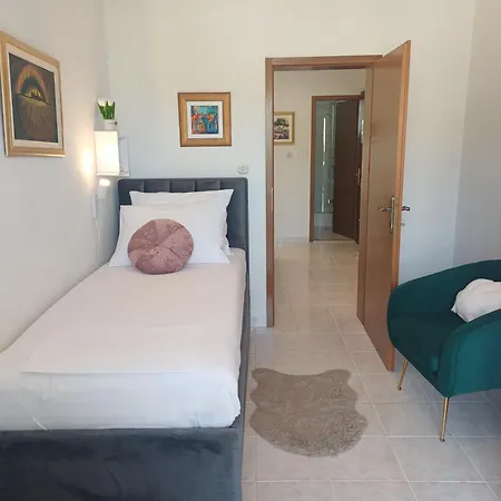 Beach Nest Apartment